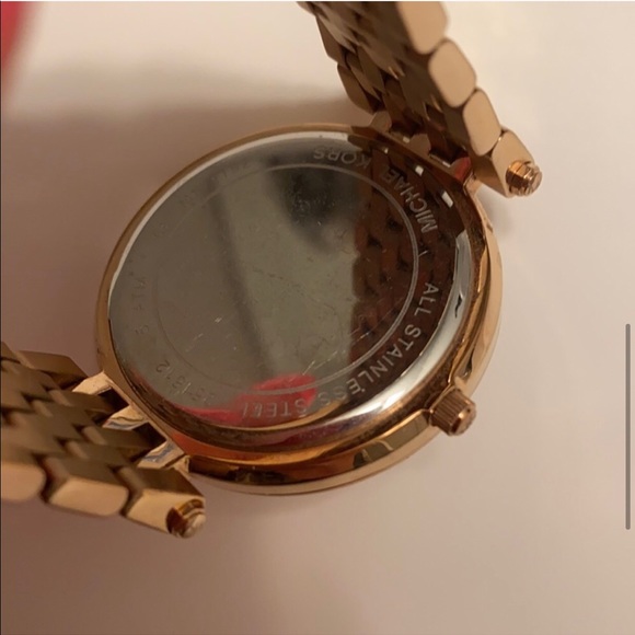 MICHAEL KORS ROSE GOLD WATCH - Picture 4 of 7